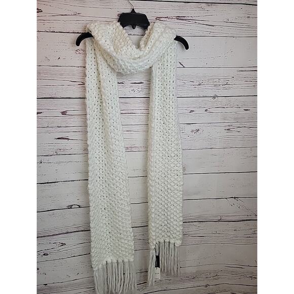 NWT Express White Chunky Hand Knit Fringe Shawl Scarf Women's One Size 100" Long - Picture 5 of 8